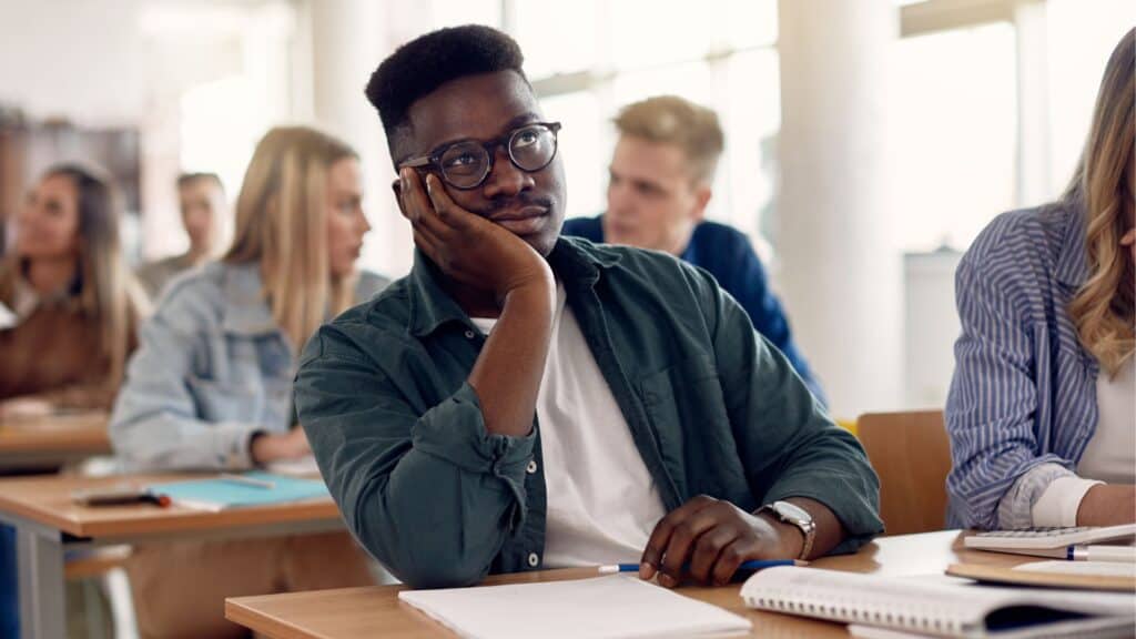 Teachers must eliminate extraneous load in CLT.